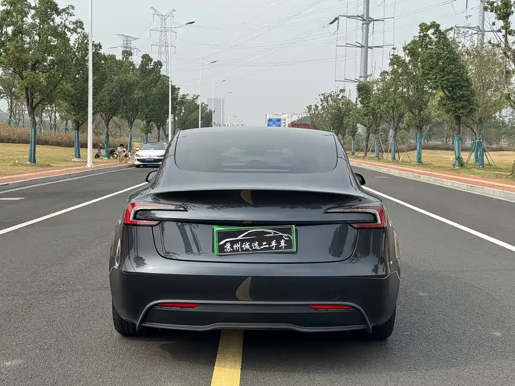 Tesla Model 3 — фото 10