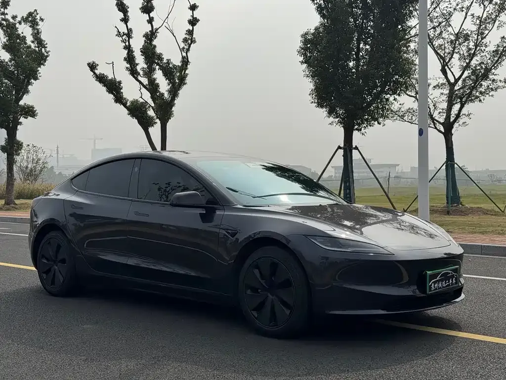 Tesla Model 3 — фото 2