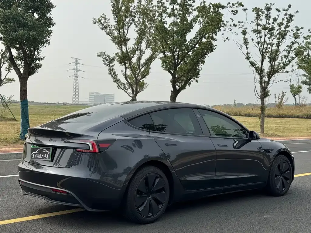 Tesla Model 3 — фото 8