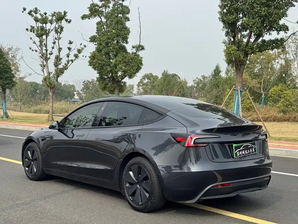 Tesla Model 3 — фото 9