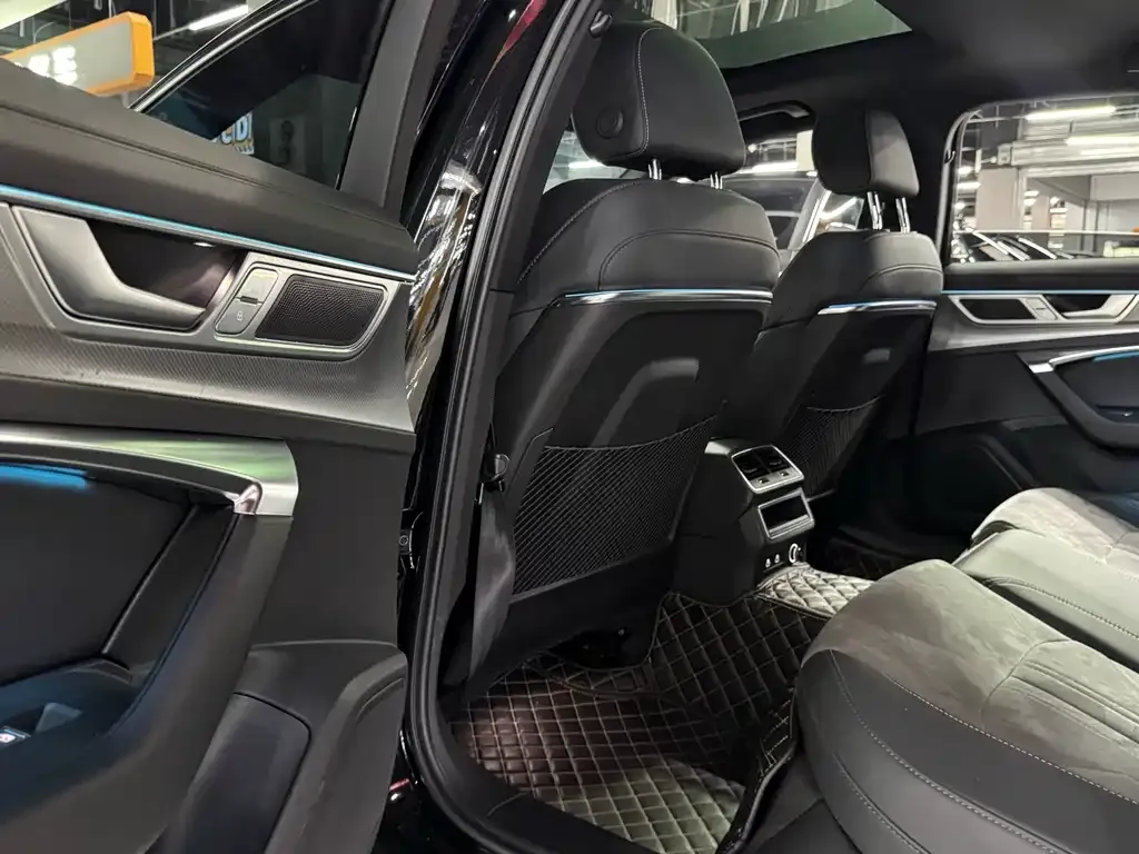 Audi A6L 2023 из CN, фото 10