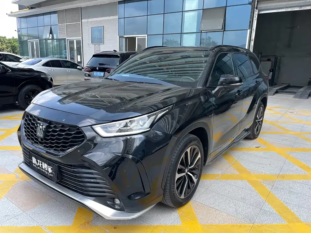 Toyota Crown Kluger 2023 из CN, фото 1