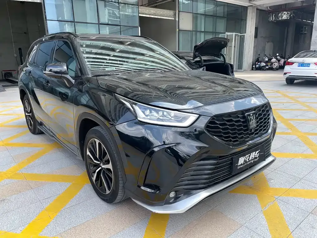 Toyota Crown Kluger 2023 из CN, фото 3