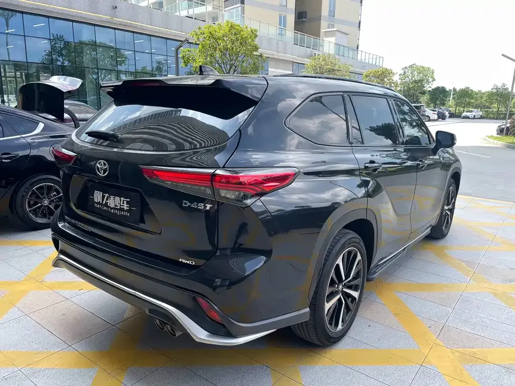 Toyota Crown Kluger 2023 из CN, фото 4