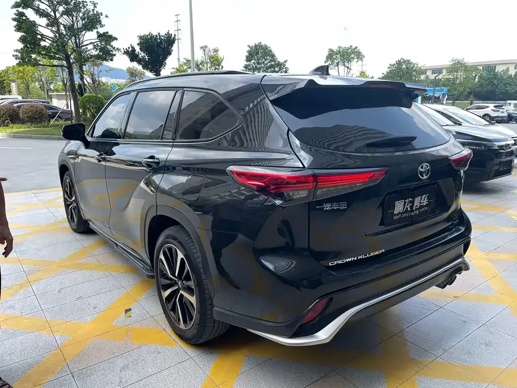 Toyota Crown Kluger 2023 из CN, фото 6
