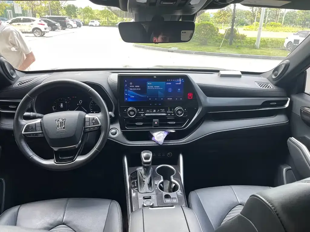 Toyota Crown Kluger 2023 из CN, фото 7