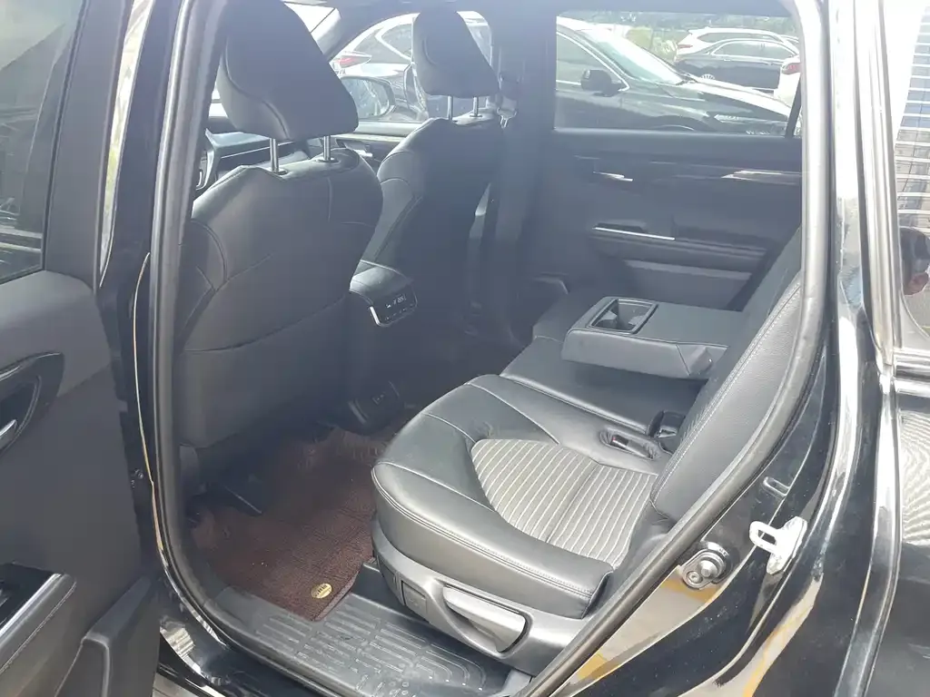 Toyota Crown Kluger 2023 из CN, фото 8