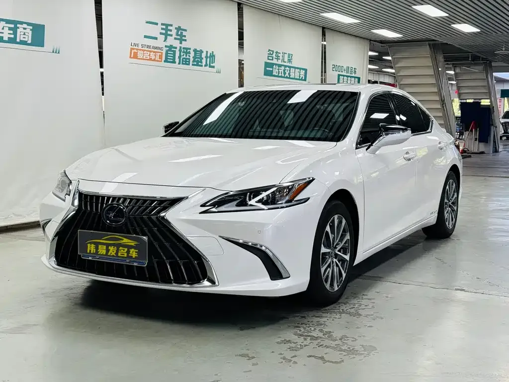 Lexus ES — фото 1