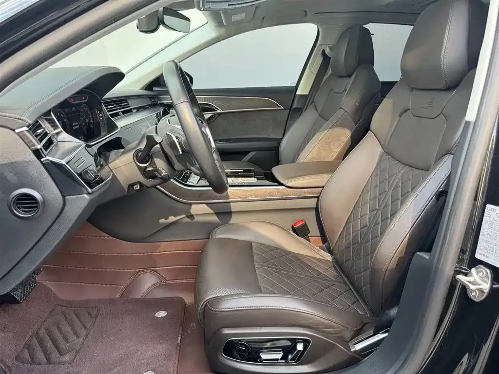 Audi A8 2022 из CN, фото 3