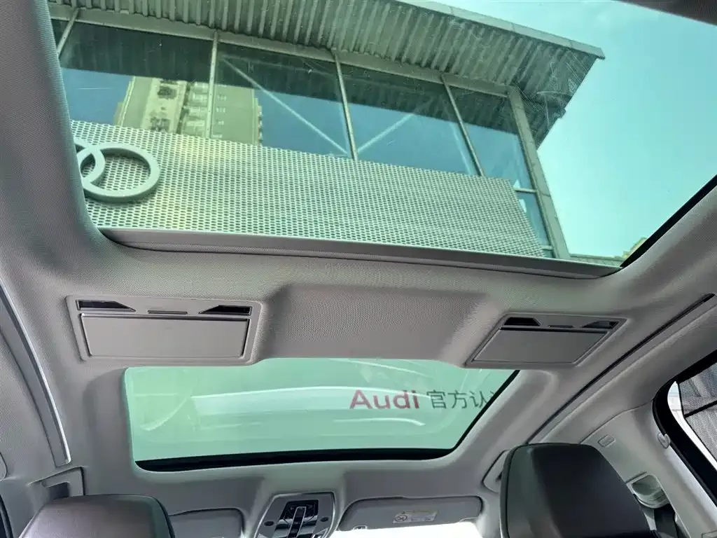 Audi A8 2022 из CN, фото 4