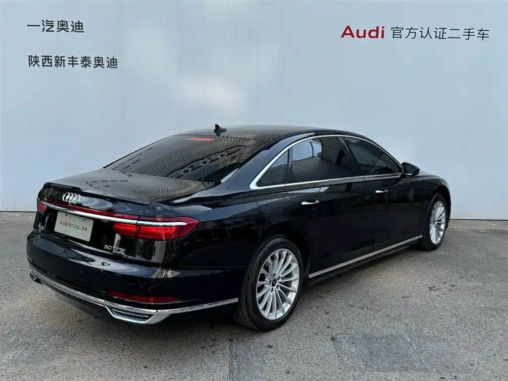 Audi A8 2022 из CN, фото 8