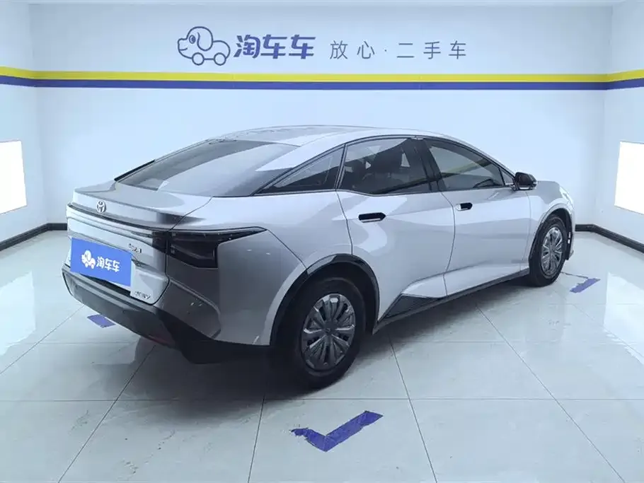 Toyota bZ3 2023 из CN, фото 3