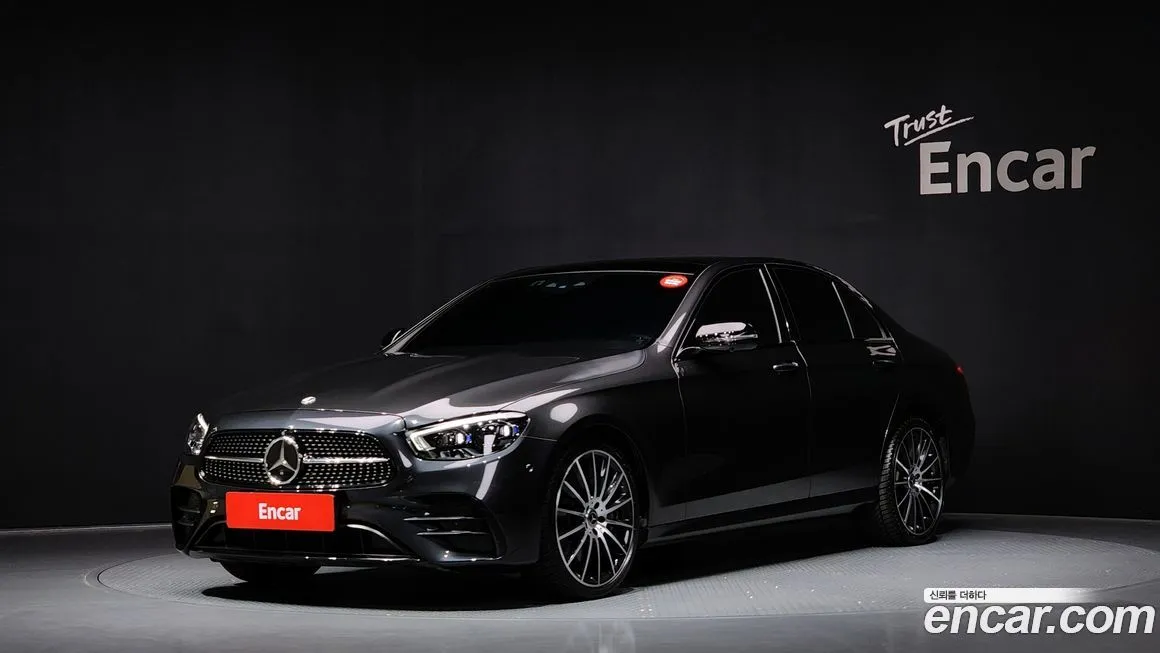 Mercedes-Benz E-Class — фото 1