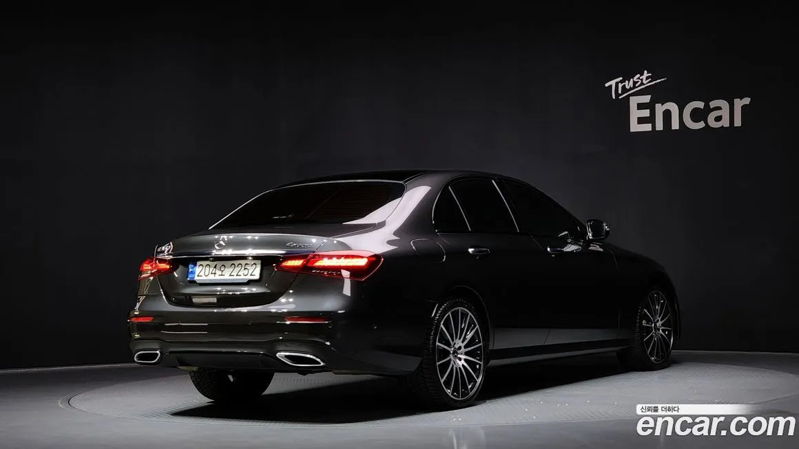 Mercedes-Benz E-Class — фото 2