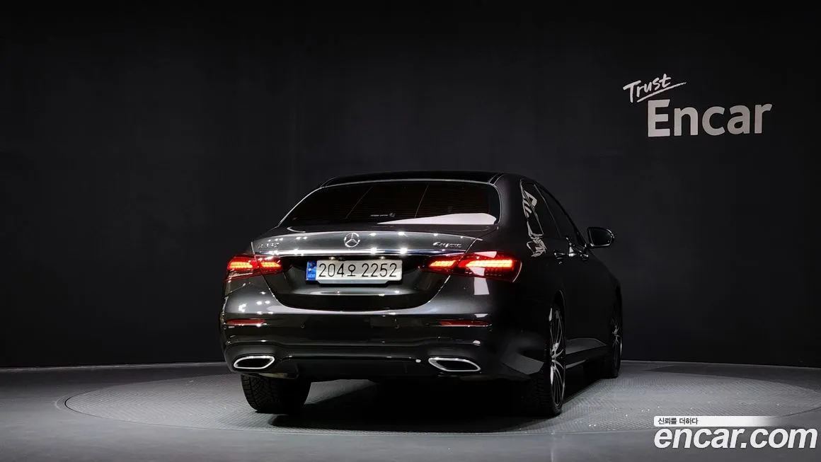Mercedes-Benz E-Class — фото 4