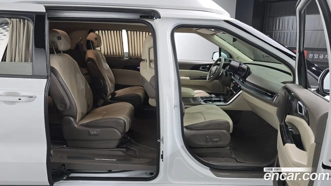 Kia Carnival — фото 10