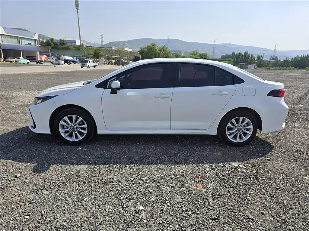 Toyota Corolla 2023 из CN, фото 7