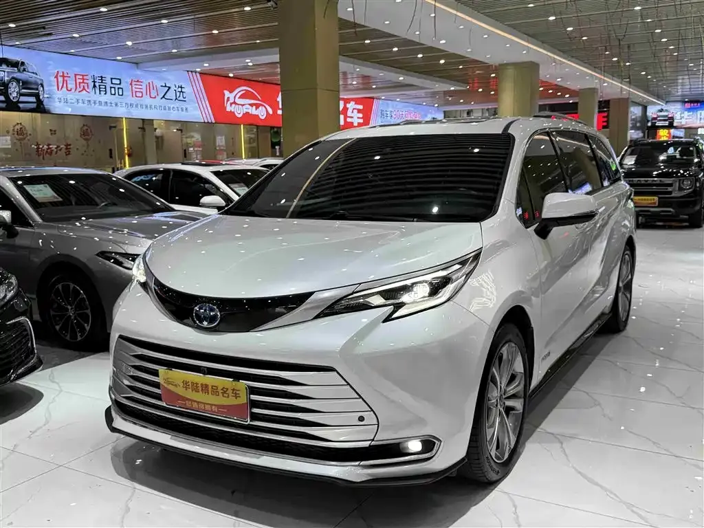 Toyota Sienna 2024 из CN, фото 1