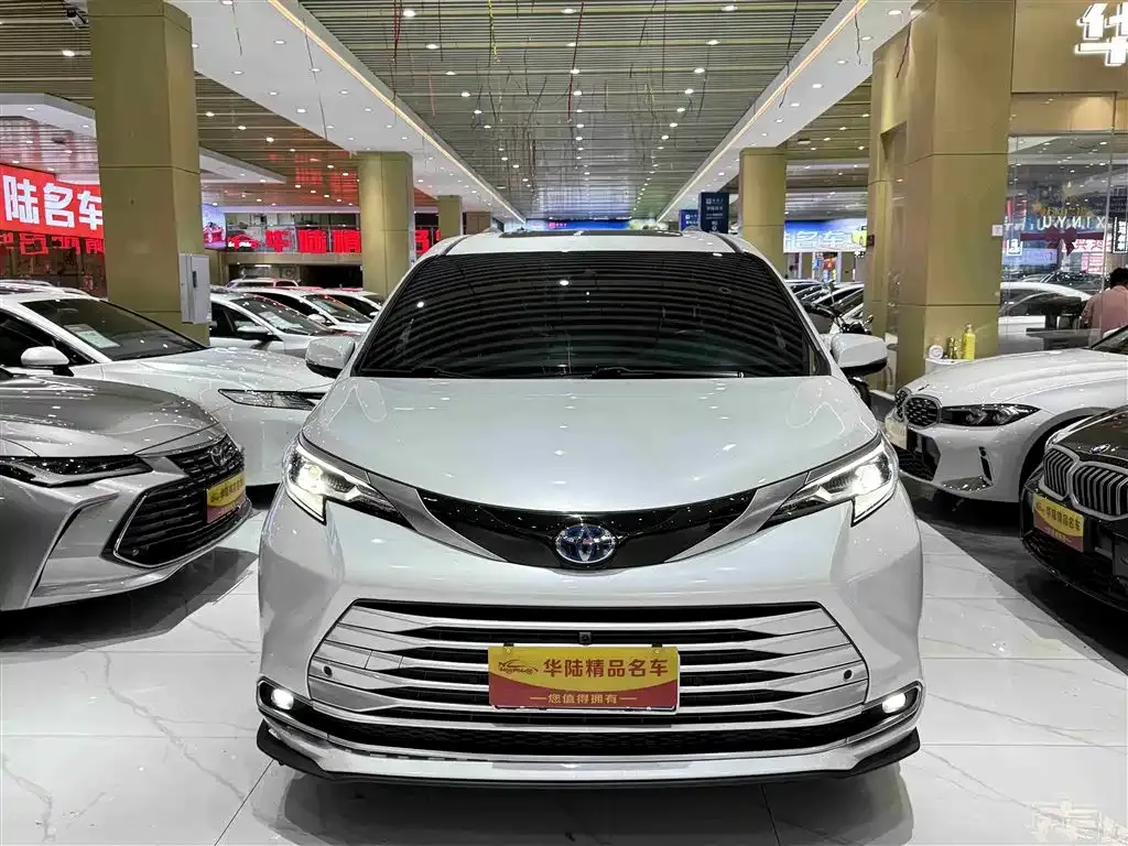 Toyota Sienna 2024 из CN, фото 2