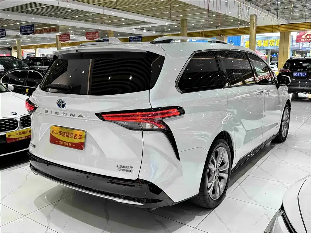 Toyota Sienna 2024 из CN, фото 4