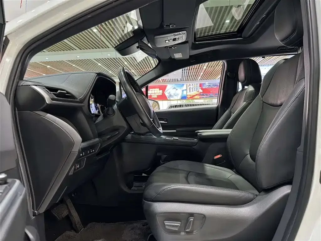 Toyota Sienna 2024 из CN, фото 6