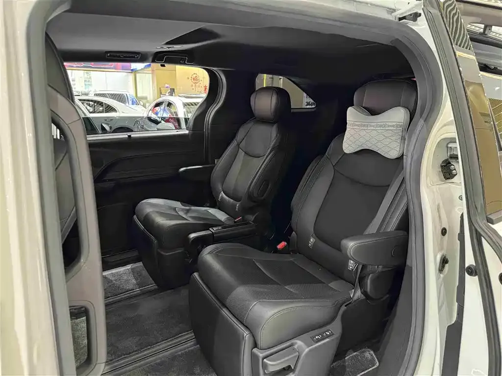 Toyota Sienna 2024 из CN, фото 7