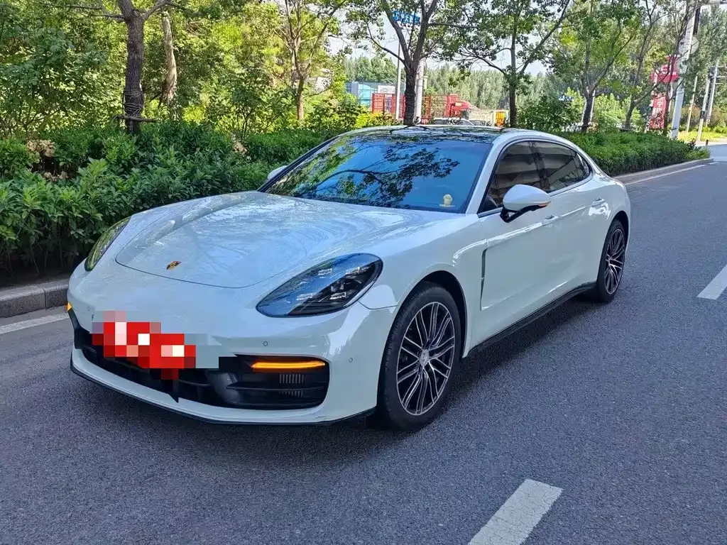 Porsche Panamera — фото 1