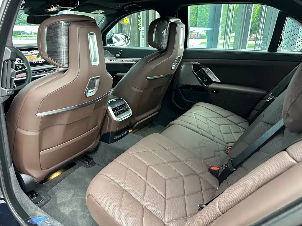 BMW 7 Series 2025 из CN, фото 3