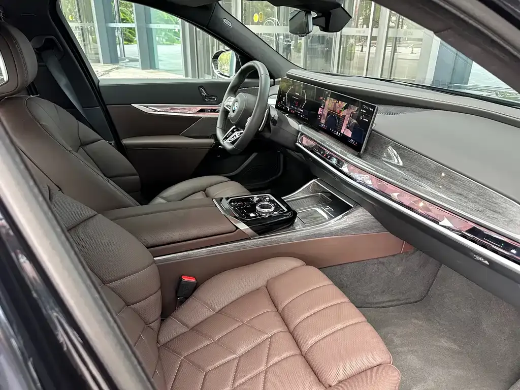 BMW 7 Series 2025 из CN, фото 4