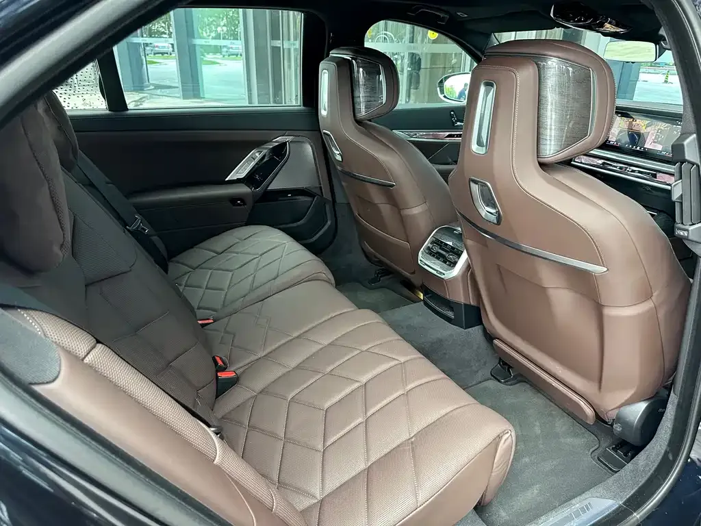 BMW 7 Series 2025 из CN, фото 5