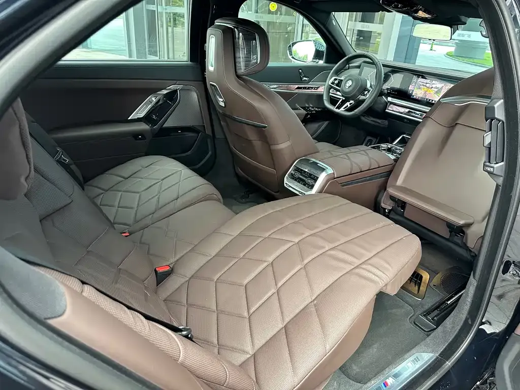 BMW 7 Series 2025 из CN, фото 6