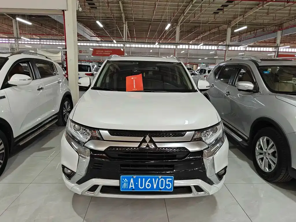 Mitsubishi Outlander — фото 2