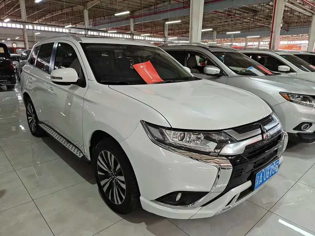 Mitsubishi Outlander — фото 3
