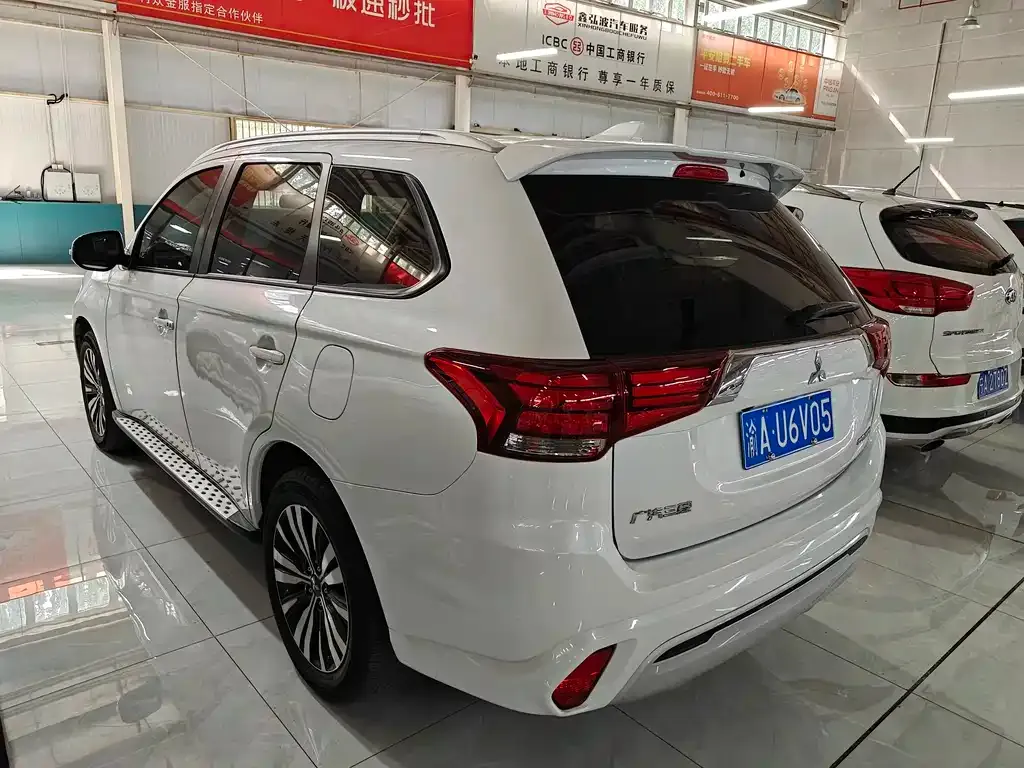 Mitsubishi Outlander — фото 7