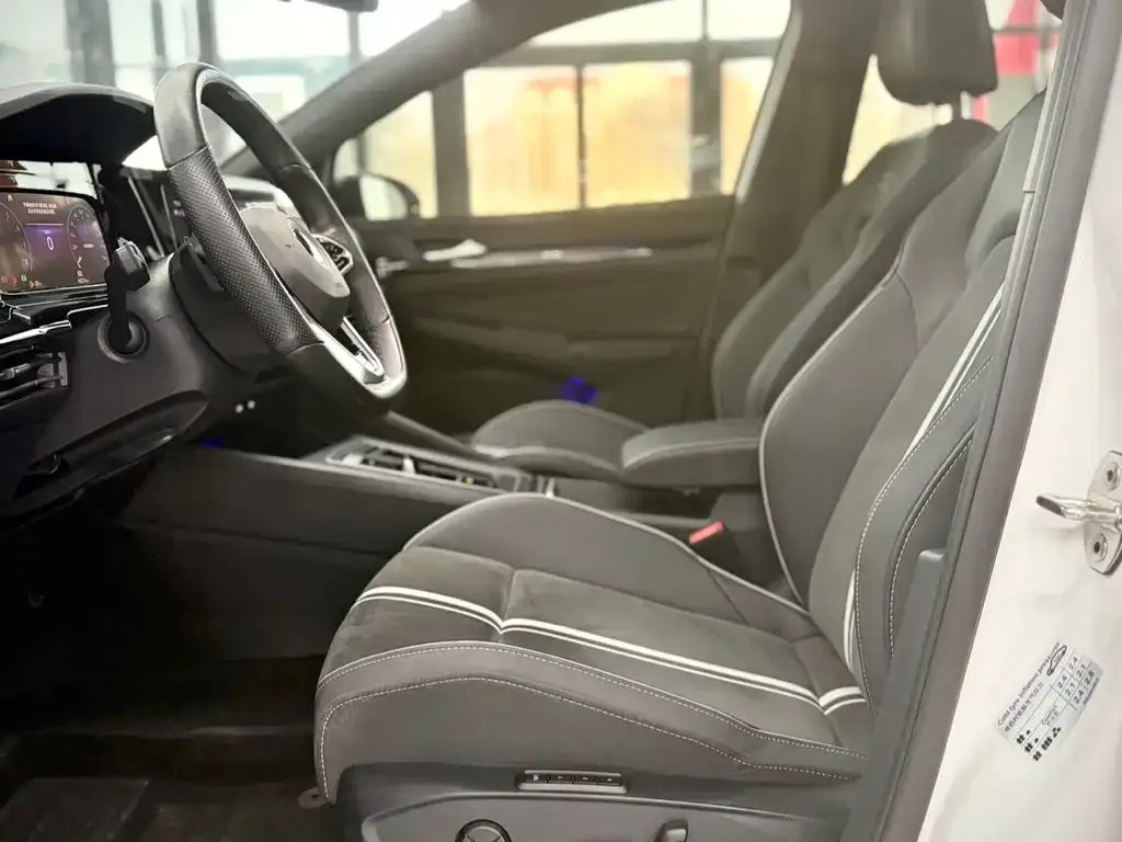 Volkswagen Golf 2022 из CN, фото 10