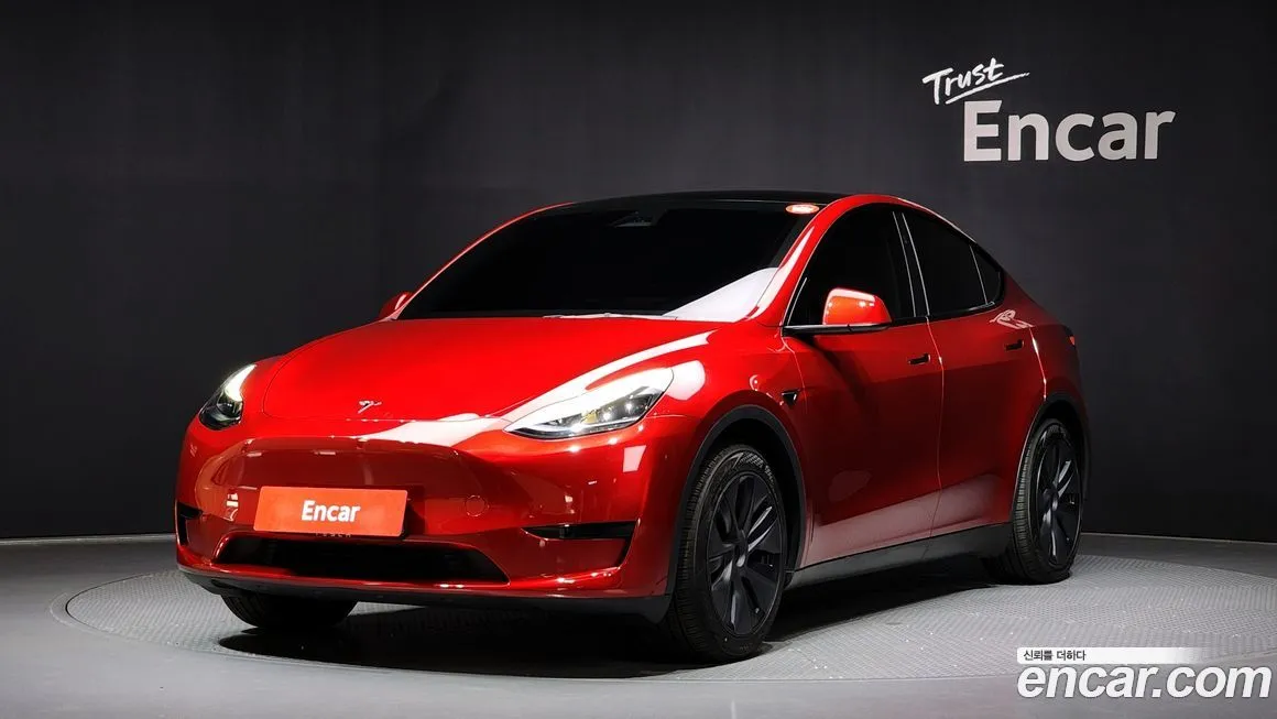 Tesla Model Y — фото 1