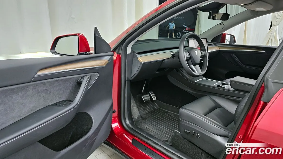 Tesla Model Y — фото 10
