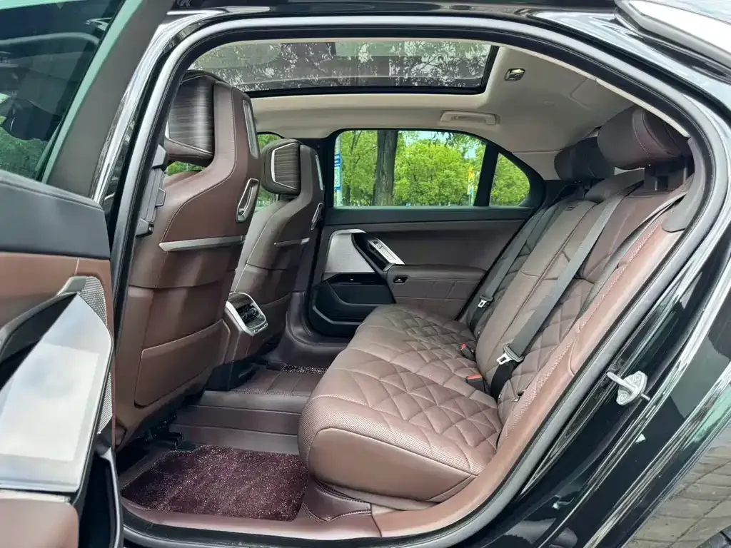 BMW 7 Series 2024 из CN, фото 4