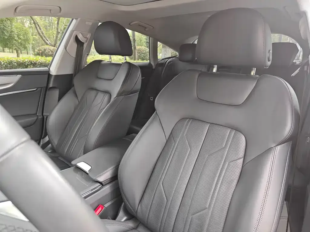 Audi A7 2023 из CN, фото 8