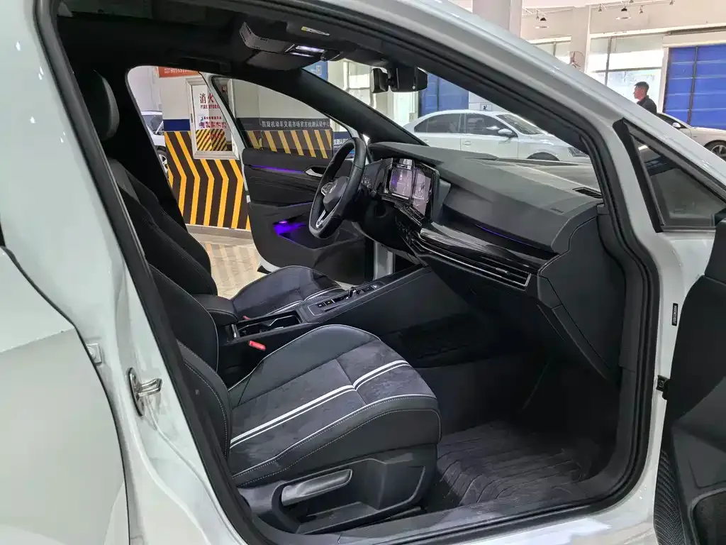 Volkswagen Golf 2022 из CN, фото 10