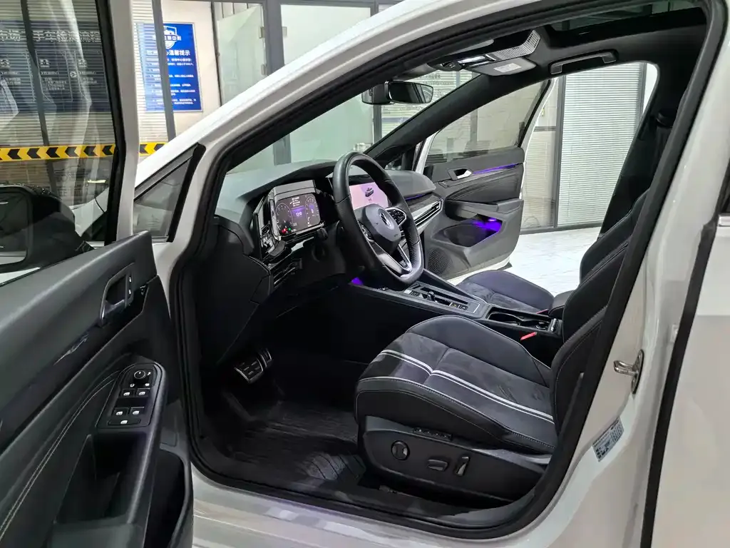 Volkswagen Golf 2022 из CN, фото 8