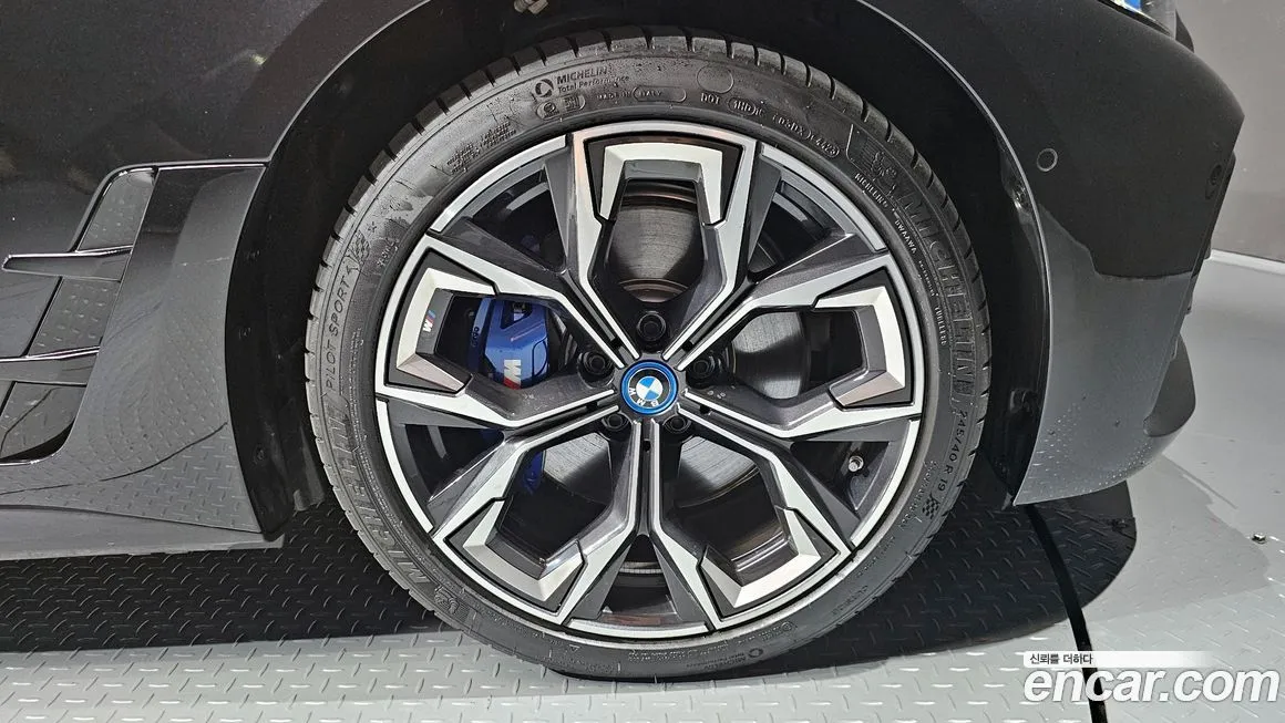 BMW i4 — фото 5