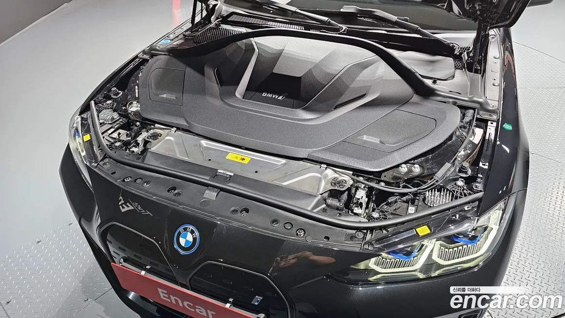 BMW i4 — фото 6