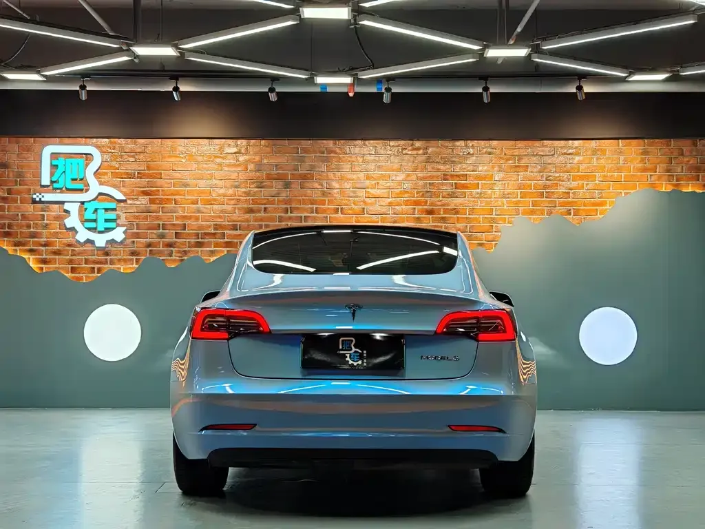Tesla Model 3 — фото 10