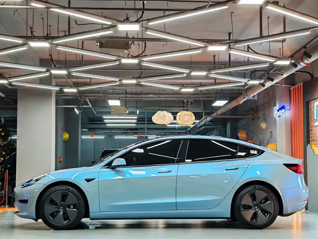 Tesla Model 3 — фото 7