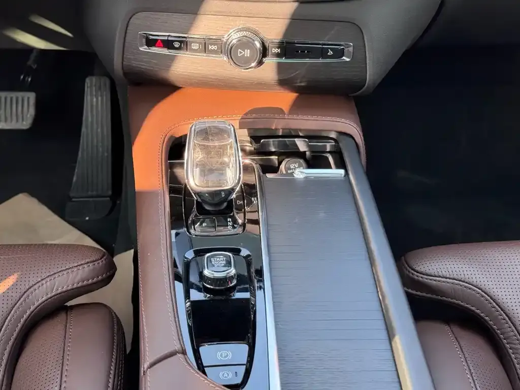 Volvo XC90 — фото 10