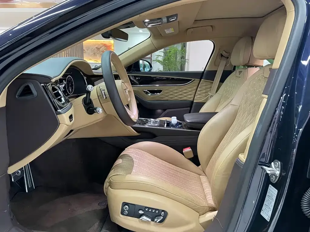 Bentley Flying Spur PHEV 2022 из CN, фото 5
