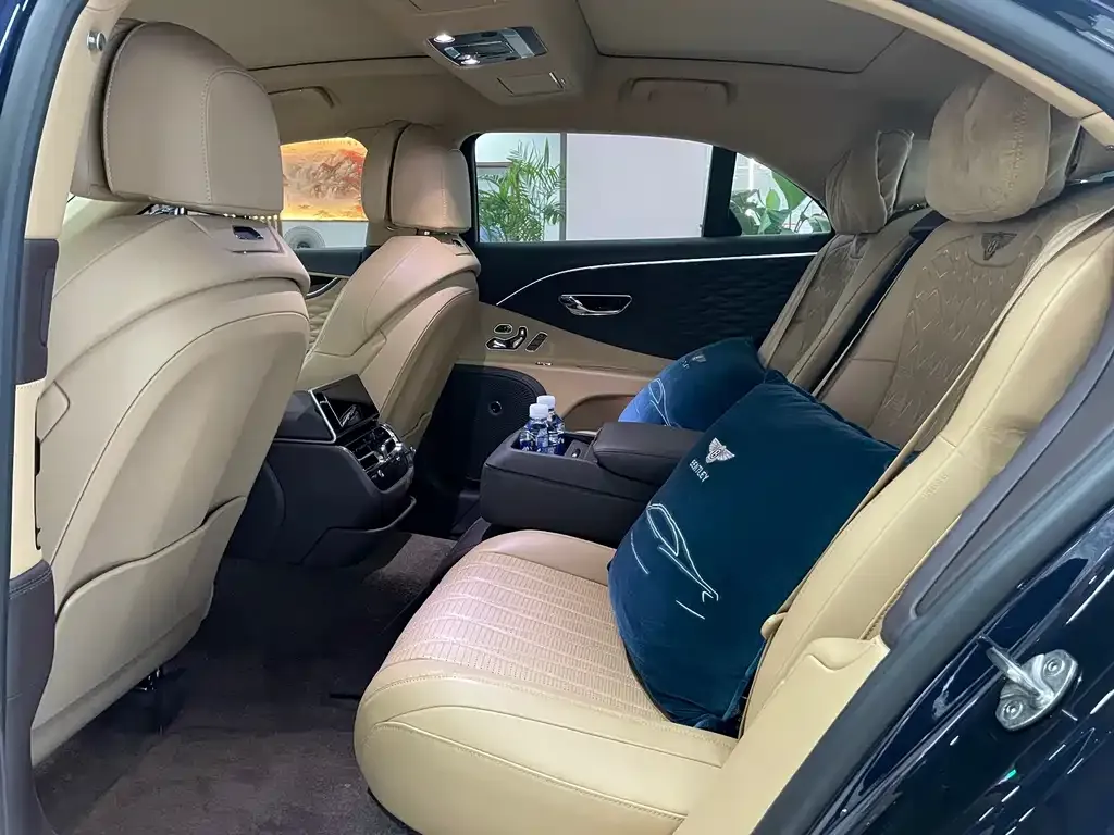 Bentley Flying Spur PHEV 2022 из CN, фото 6