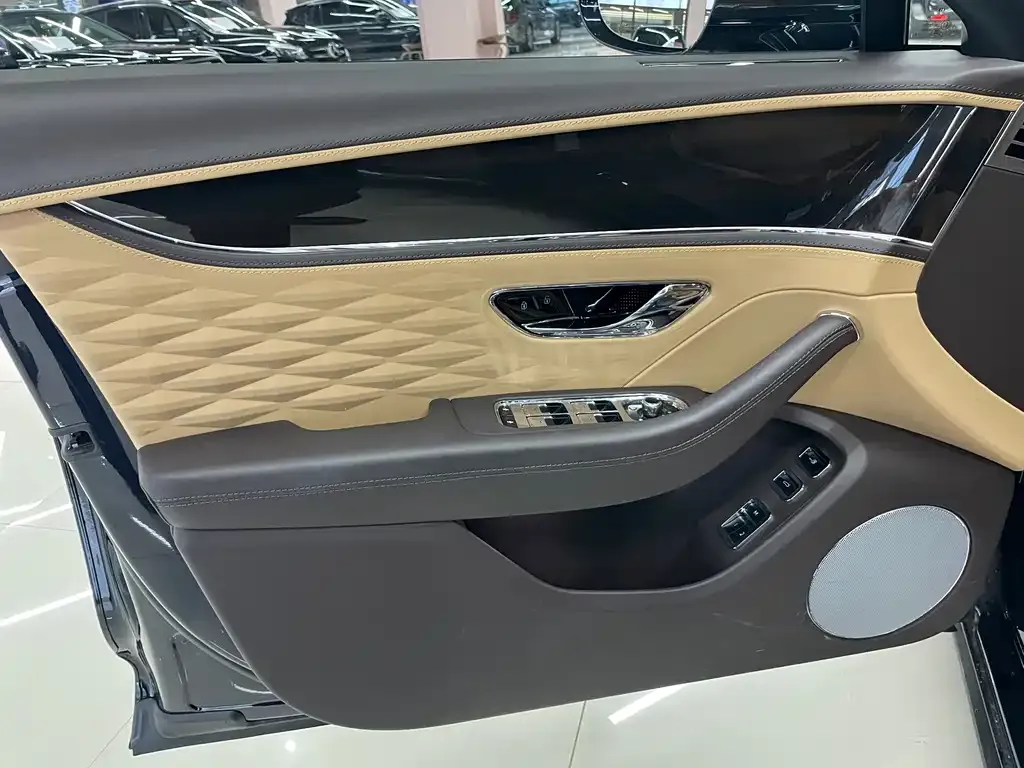 Bentley Flying Spur PHEV 2022 из CN, фото 7