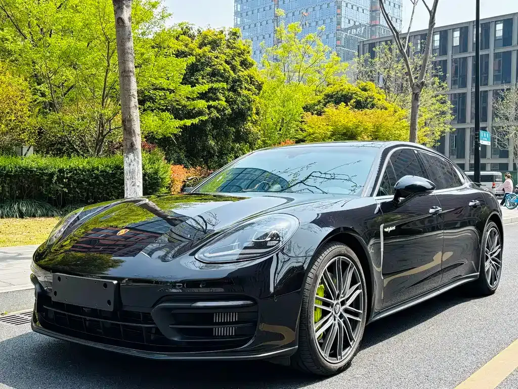 Porsche Panamera Hybrid — фото 1